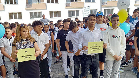 Гимназия „Джон Атанасов“ посрещна учениците си в нова сграда