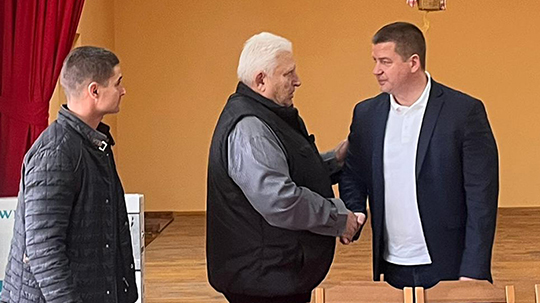 Общинската структура на ГЕРБ в Стара Загора направи подаръци за жителите в две села
