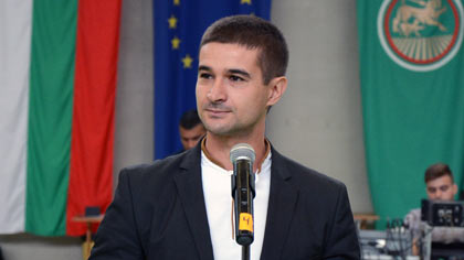 Николай Диков, кандидат за евродепутат, пред абитуриенти: Благодаря на преподавателите си за най-важния урок - да уча и да бъда подготвен за утрешния ден