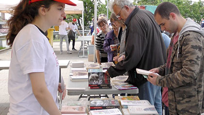 Стотици старозагорци се подкрепиха инициативата „Книги за смет”