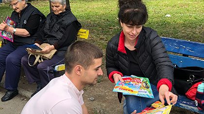 Кандидатът за евродепутат Николай Диков раздаде стотици детски книжки по повод Седмицата на библиотеките