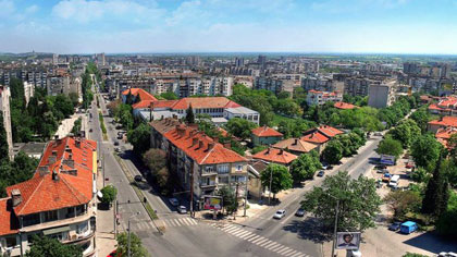 Монтират нови отводнителни улеи на проблемни места в Стара Загора