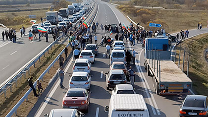 Протестиращи старозагорци блокираха автомагистрала Тракия и южния вход за областния град