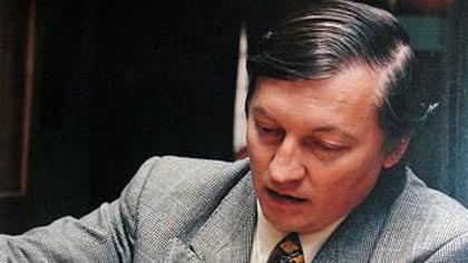 Гросмайстор Анатоли Карпов открива шахматен турнир в Стара Загора