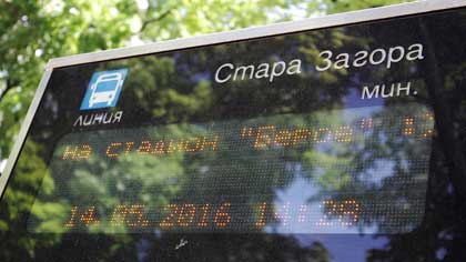 Таблата на автобусните спирки „канят“ всички на стадион „Берое“ на юбилейния мач