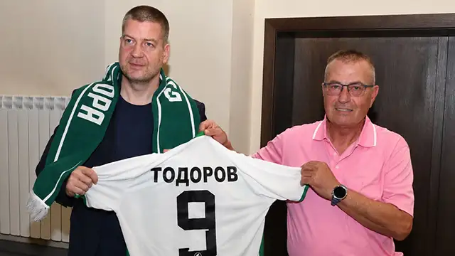 Кметът Живко Тодоров отличи шампионите ветерани на ФК „Берое – 1916“